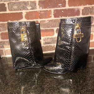 Shark Lock ankle boots in python